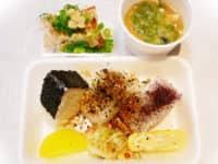おにぎり弁当(味噌汁付き)