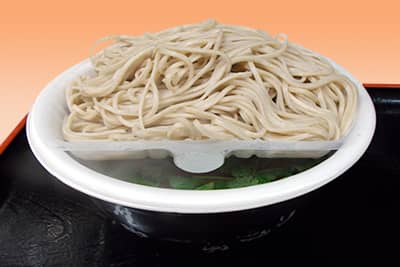 伸びずにくっつかないで到着したそば麺