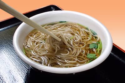 軽くほぐしたそば麺