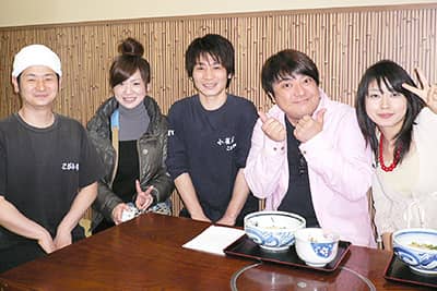 テレビ大阪「みみヨリぃ!?」の取材で黒門店を訪れた彦摩呂さん