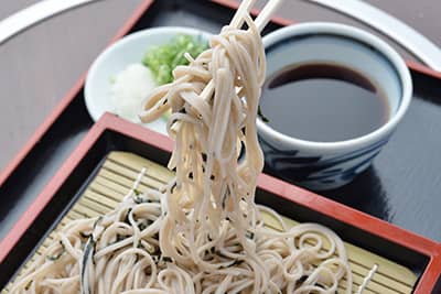 石臼挽きのそば粉で打ったこがらやのそば