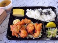 から揚げ弁当(味噌汁付き)