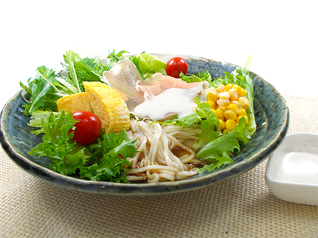 特製シーザーのサラダうどん