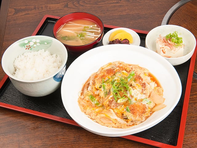 カツ玉弁当(味噌汁付き)